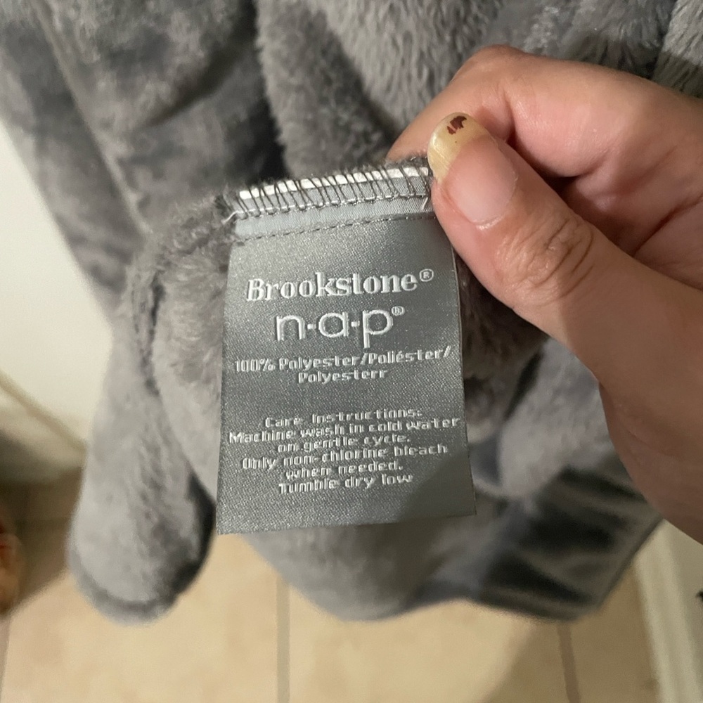 Brookstone Soft Gray NAP Robe Size S/M - Picture 4 of 6
